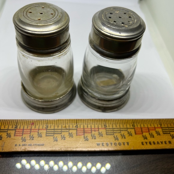 Match Pewter and Glass Salt n Pepper shakers. EUC. - Picture 2 of 5